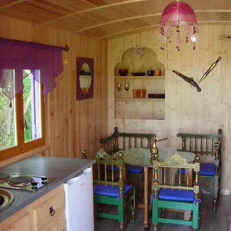 Les Roulottes De Majou Hébergement de vacances